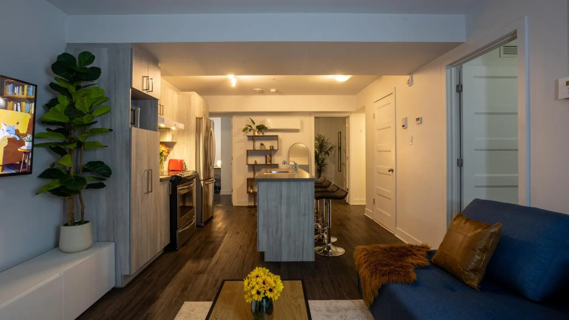 Amazing 4 Bedroom Unit In Downtown Montréal 0*,  Canada