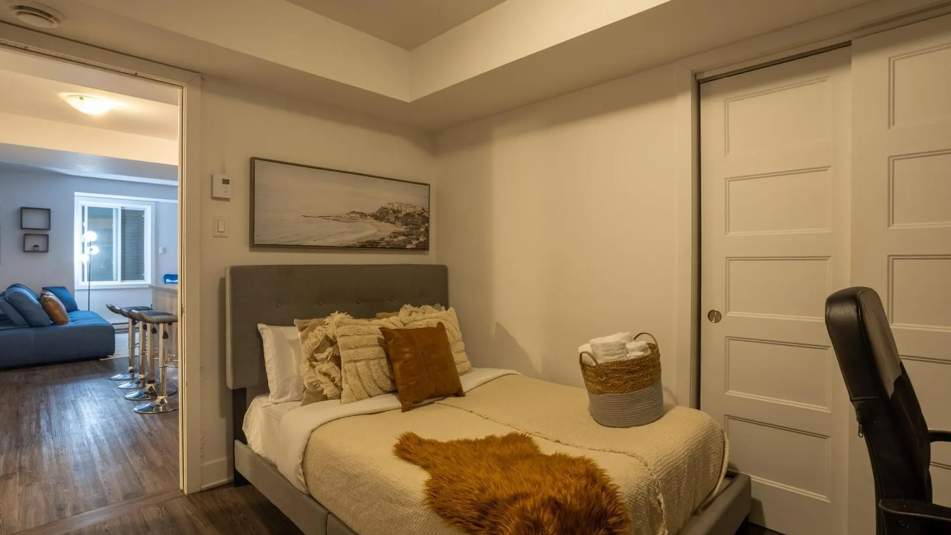 Amazing 4 Bedroom Unit In Downtown Montréal 0*,  Canada