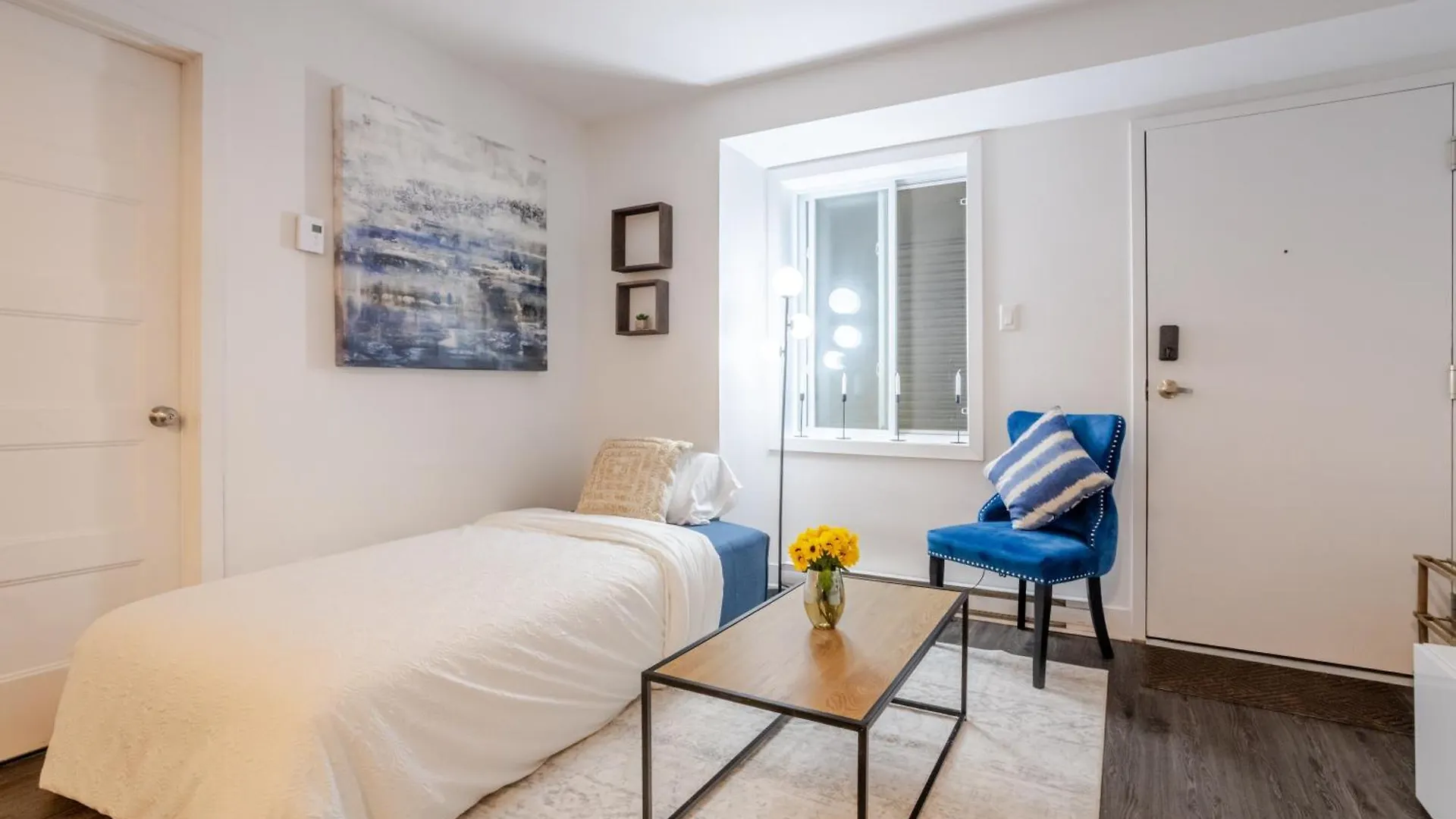 Amazing 4 Bedroom Unit In Downtown Montréal 0*,  Canada