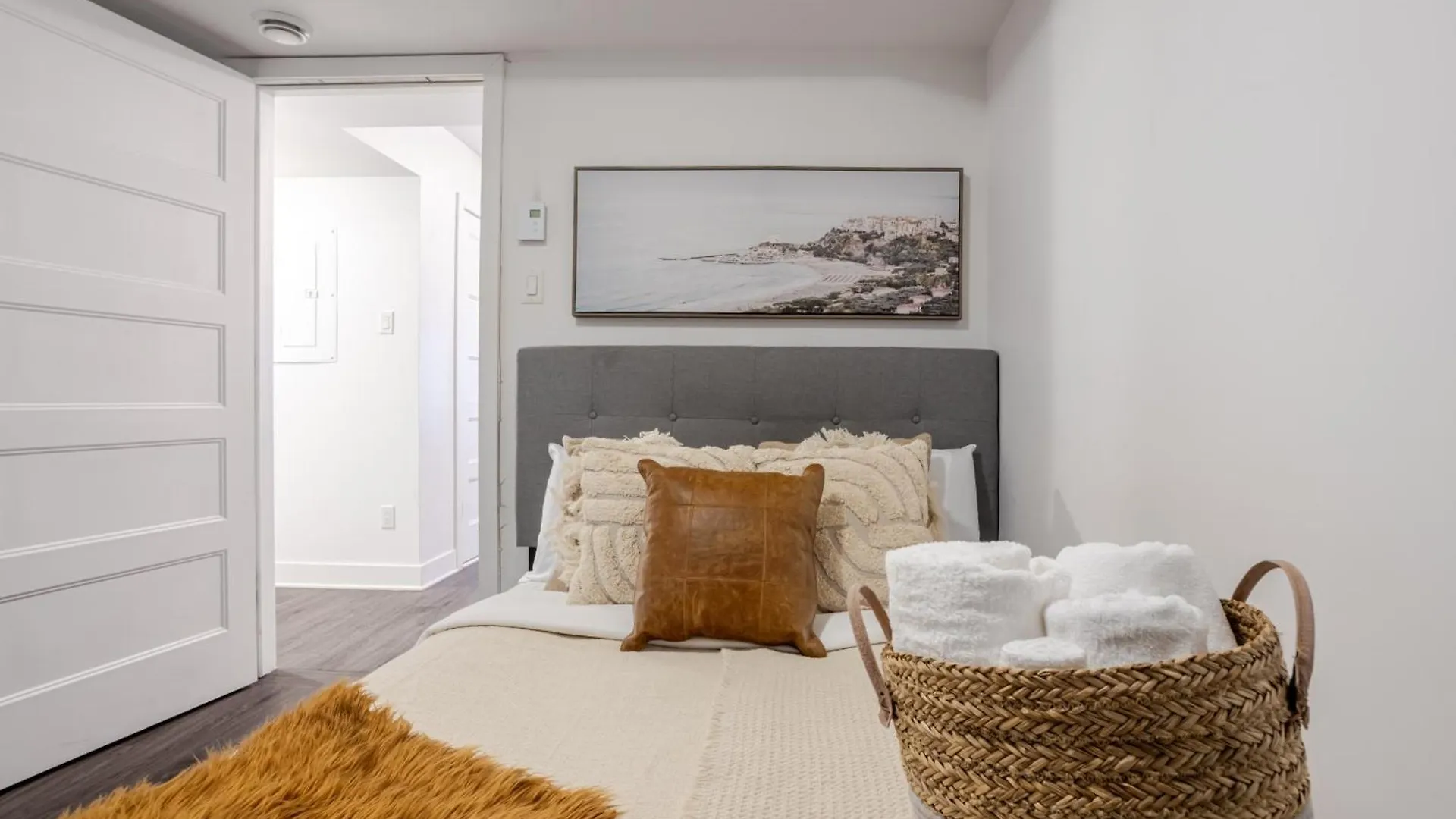 Amazing 4 Bedroom Unit In Downtown Montréal Lejlighed