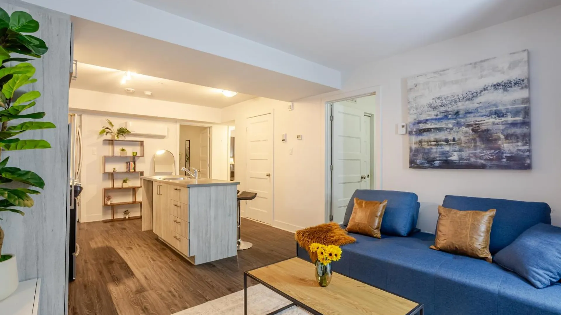 Amazing 4 Bedroom Unit In Downtown Montréal